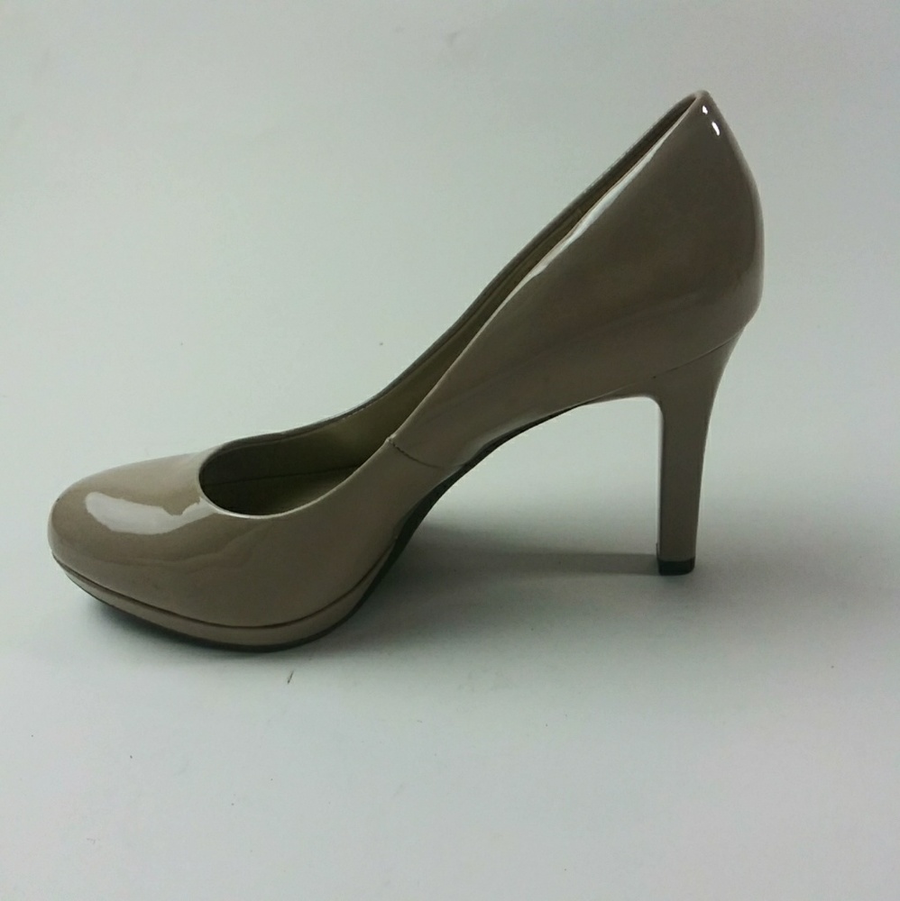 Bandolino Heels in toupe